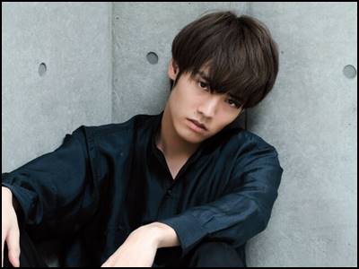 赤楚衛二の両親や兄弟など家族構成まとめ！父親の職業が〇〇で驚愕！